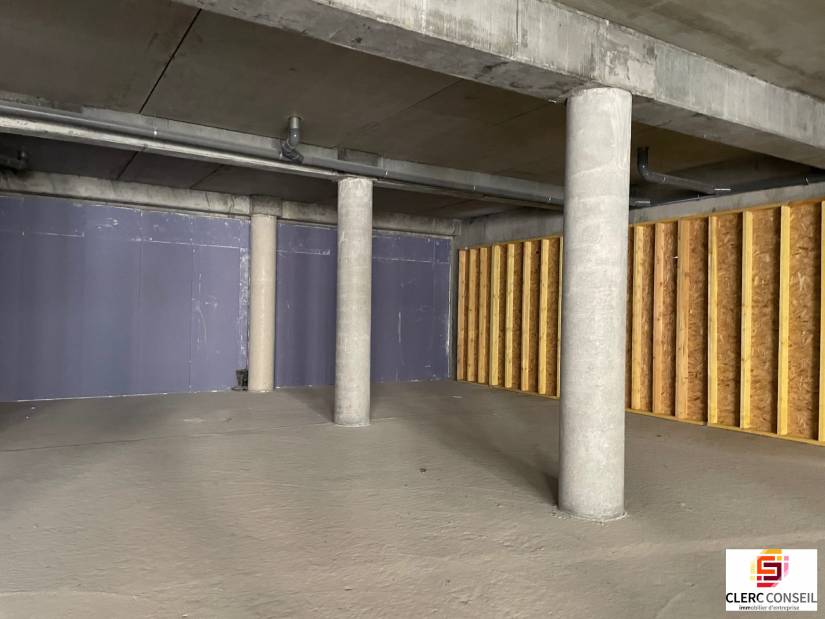 Location - Local commercial 173m² - Val-de-reuil