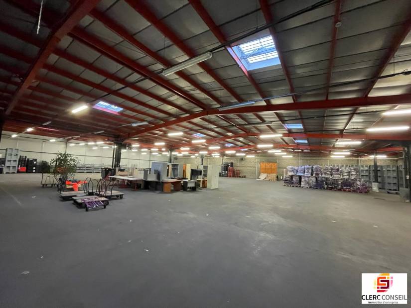 Location - Local d'activité 2080m² - Saint-Étienne-du-rouvray
