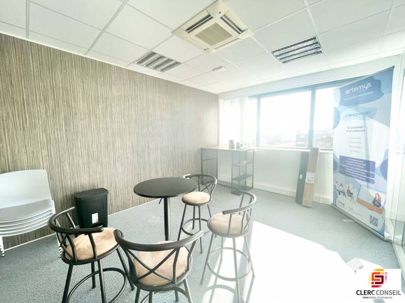Location - Bureaux 260m² - Isneauville