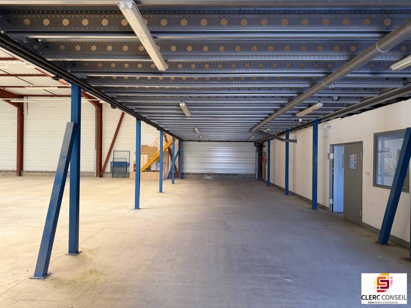 Location - Local d'activité 1500m² - La vaupalière