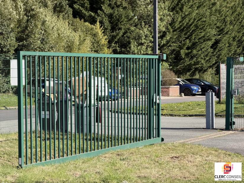 Location - Local d'activité 1500m² - La vaupalière