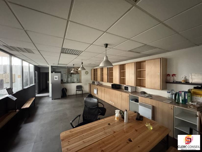 Location - Local d'activité 950m² - Vernon