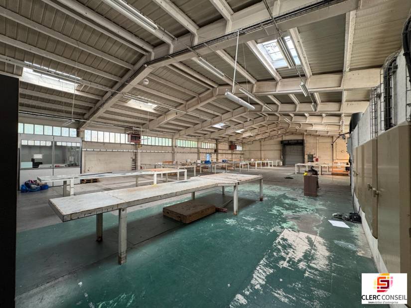 Location - Local d'activité 950m² - Vernon