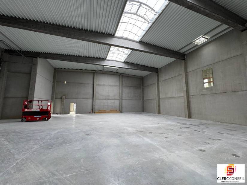 Location - Local d'activité 900m² - Saint-Étienne-du-rouvray
