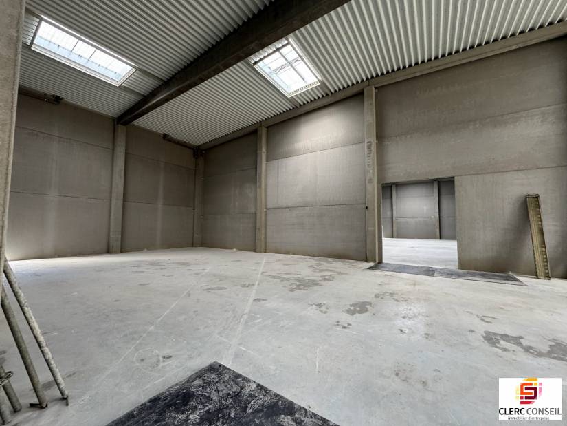 Location - Local d'activité 900m² - Saint-Étienne-du-rouvray