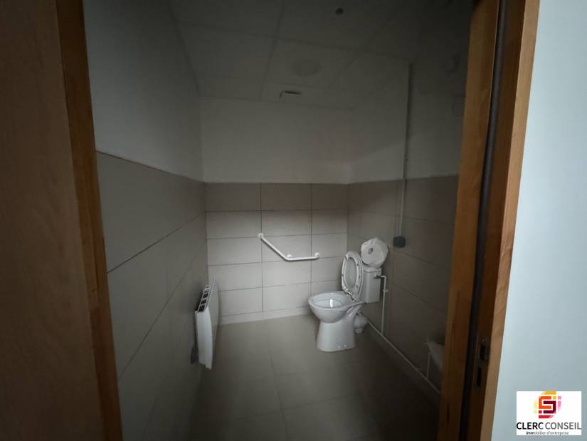 Location - Local d'activité 164m² - Pavilly