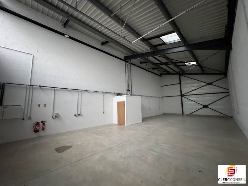 Location - Local d'activité 164m² - Pavilly