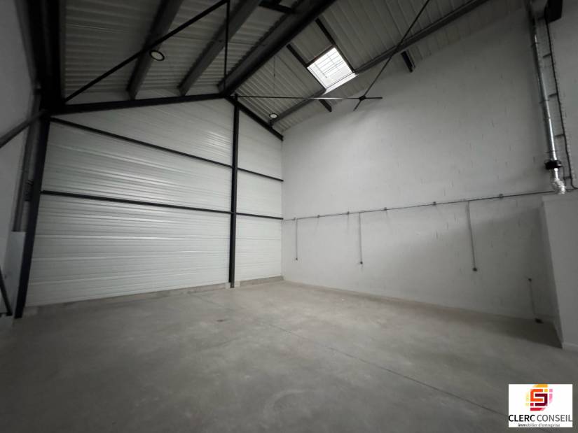 Location - Local d'activité 164m² - Pavilly