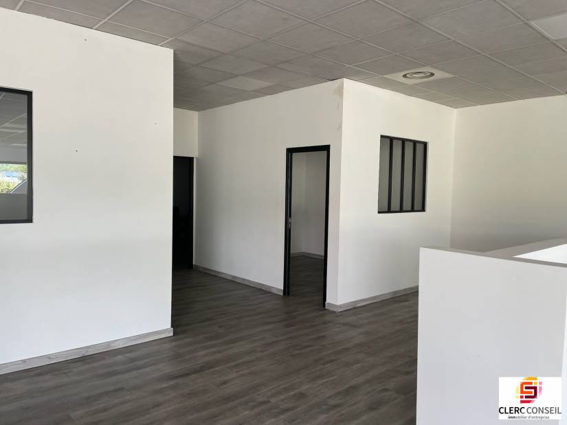 Location - Local commercial 450m² - Normanville