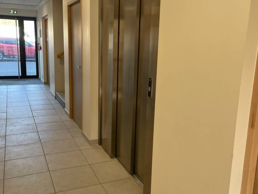 Location - Bureaux 73m² - Honguemare-guenouville
