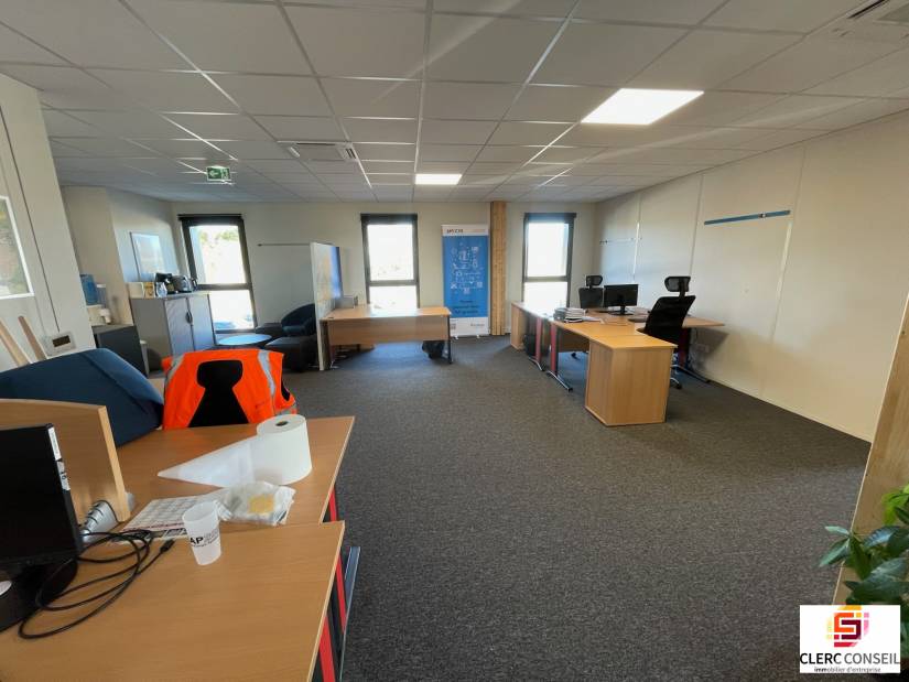 Location - Bureaux 311m² - Honguemare-guenouville