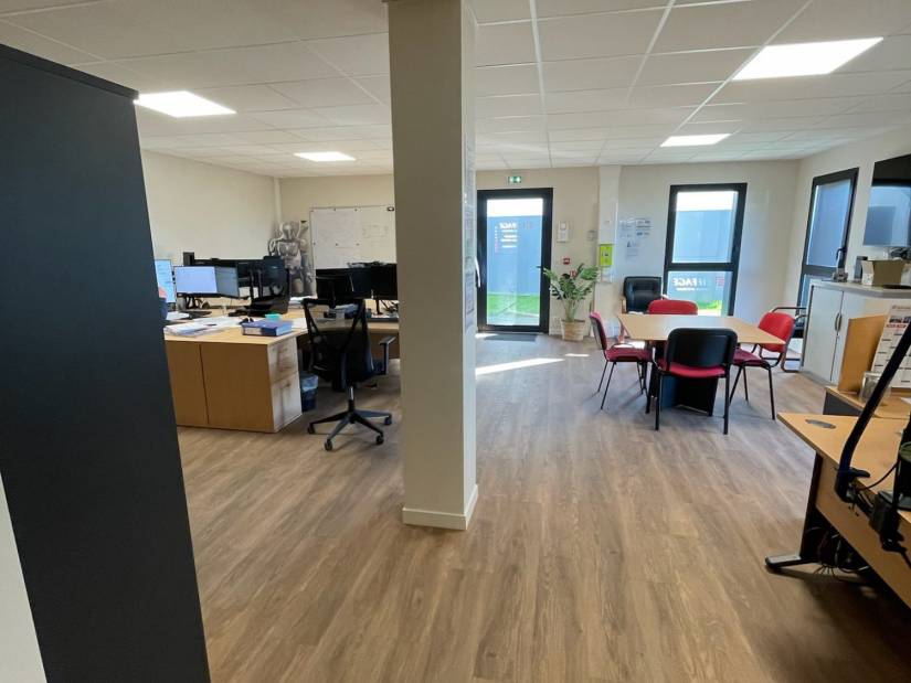 Location - Local d'activité 366m² - Honguemare-guenouville