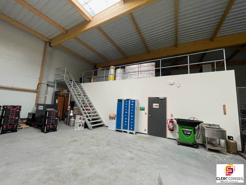 Location - Local d'activité 366m² - Honguemare-guenouville