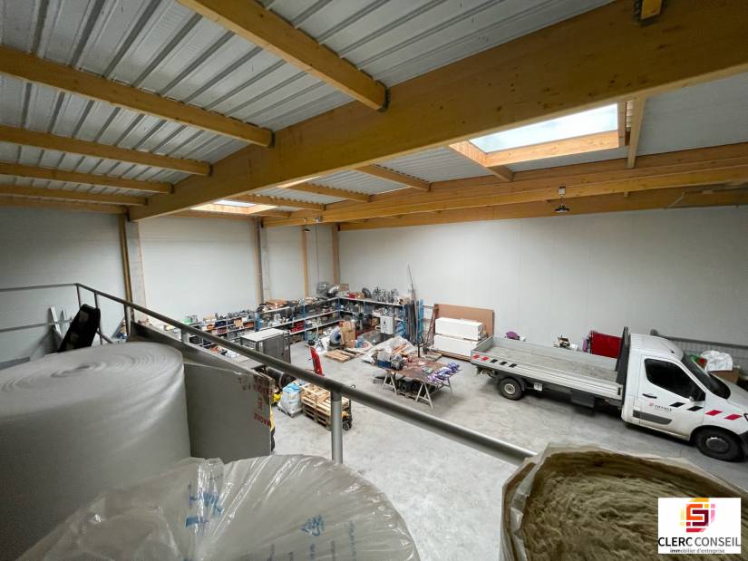 Location - Local d'activité 366m² - Honguemare-guenouville
