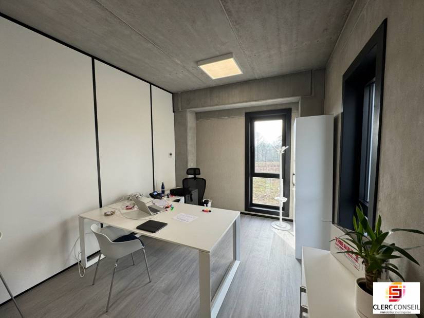 Location - Bureaux 228m² - Saint-martin-du-vivier
