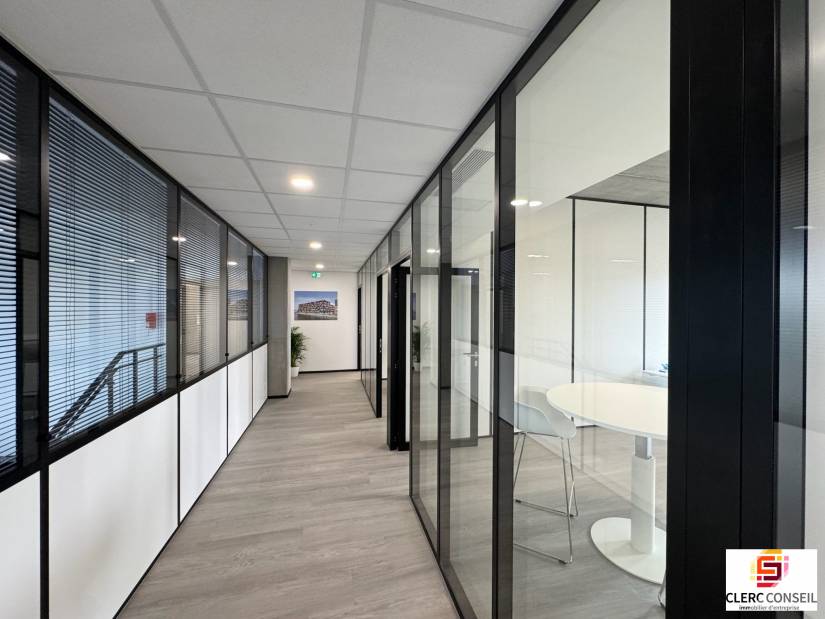Location - Bureaux 456m² - Saint-martin-du-vivier