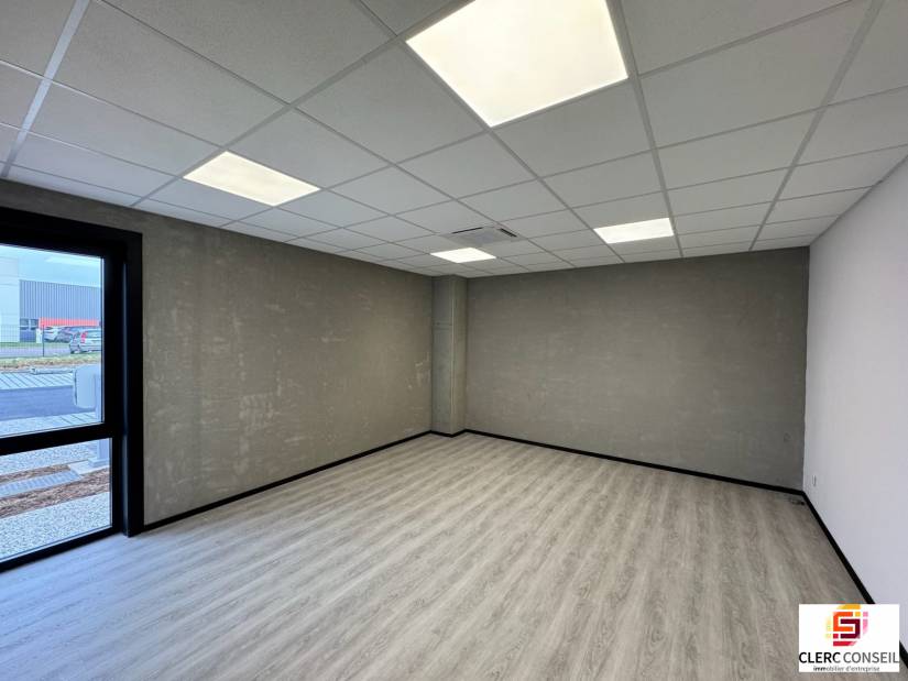 Location - Bureaux 456m² - Saint-martin-du-vivier
