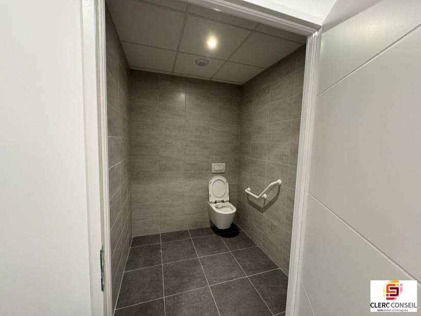 Location - Bureaux 456m² - Saint-martin-du-vivier