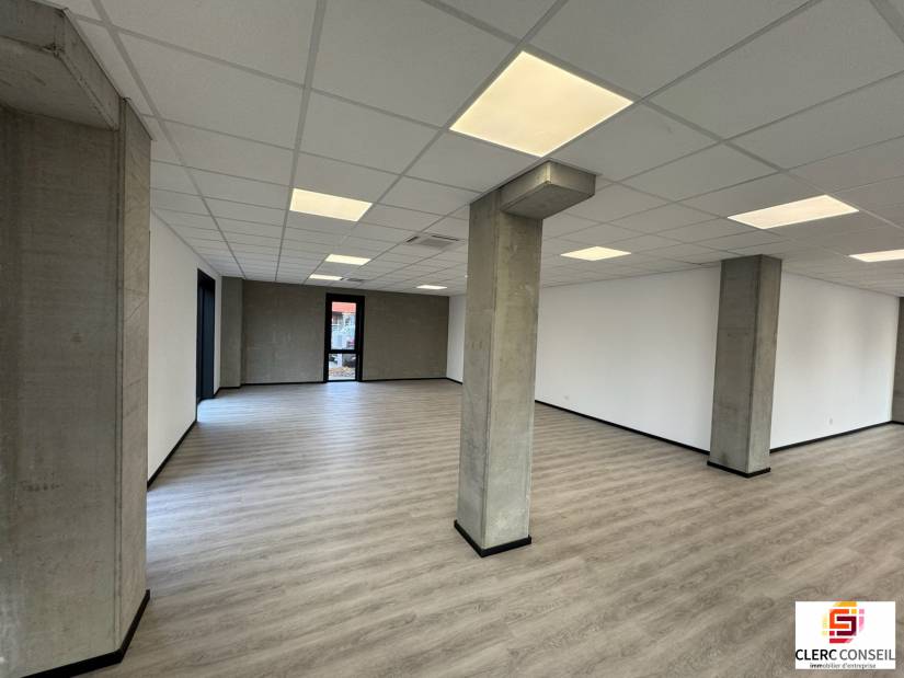 Location - Bureaux 456m² - Saint-martin-du-vivier