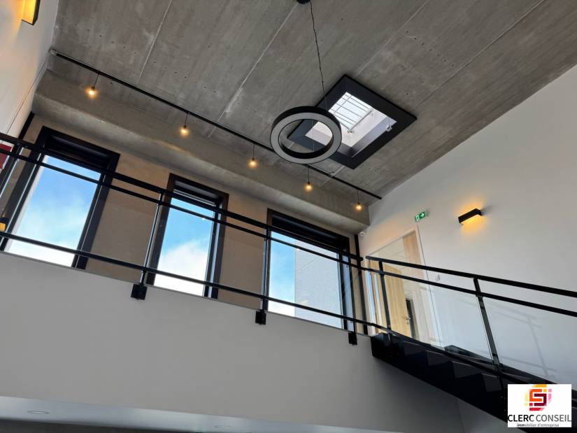 Location - Bureaux 456m² - Saint-martin-du-vivier
