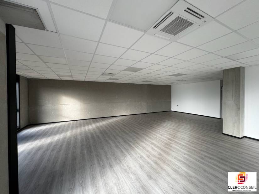 Location - Bureaux 456m² - Saint-martin-du-vivier