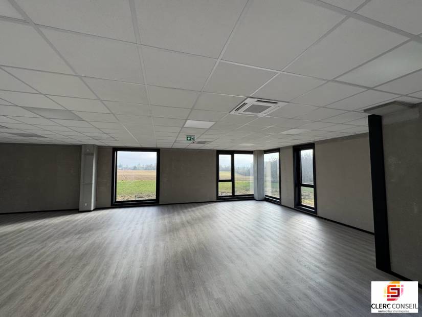 Location - Bureaux 456m² - Saint-martin-du-vivier