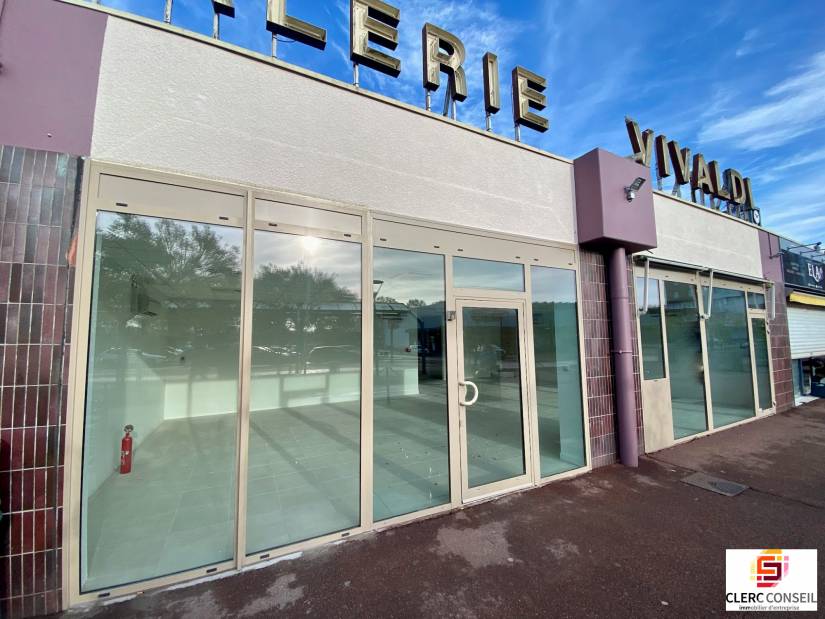 Location - Local commercial 133m² - Val-de-reuil