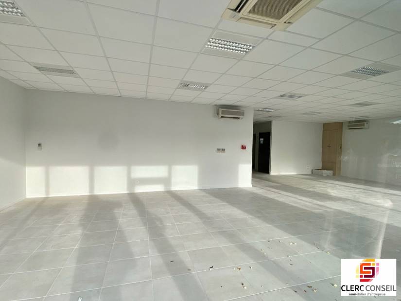 Location - Local commercial 133m² - Val-de-reuil