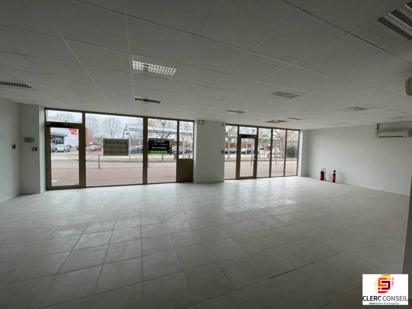 Location - Local commercial 133m² - Val-de-reuil