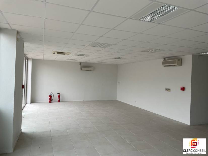 Location - Local commercial 133m² - Val-de-reuil