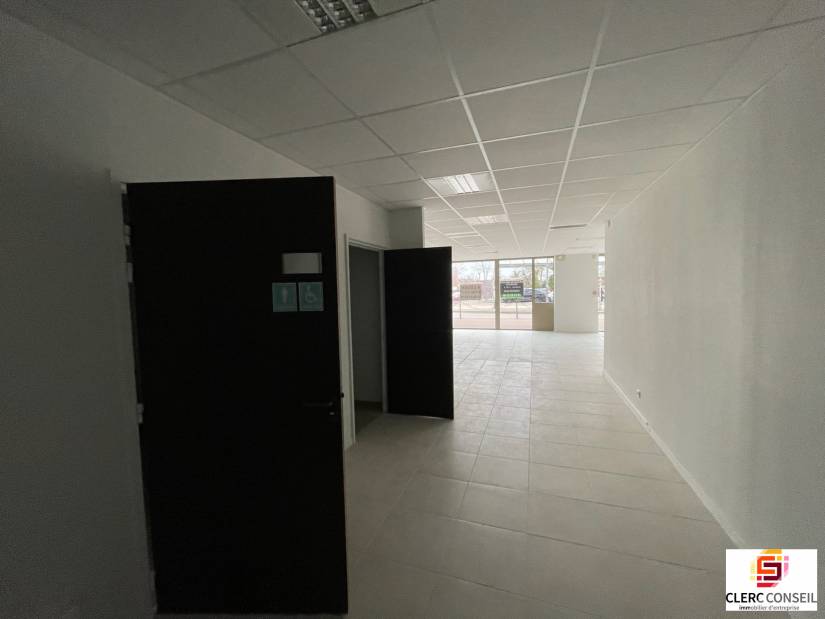 Location - Local commercial 133m² - Val-de-reuil