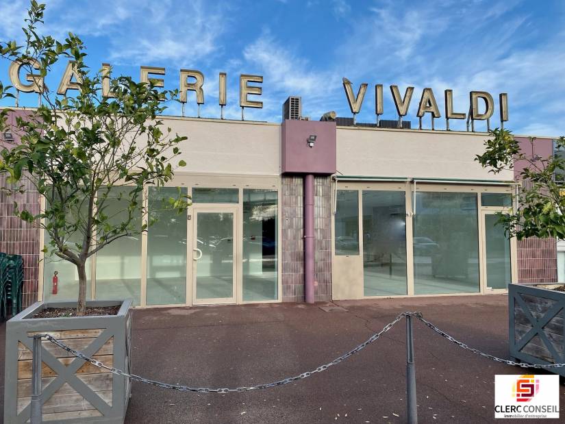 Location - Local commercial 133m² - Val-de-reuil