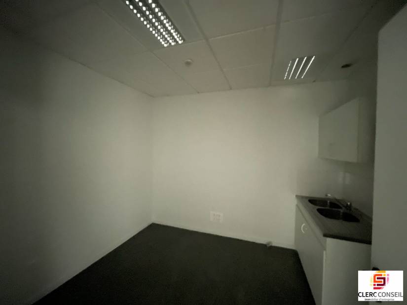 Location - Local commercial 133m² - Val-de-reuil