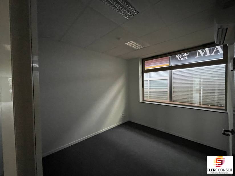 Location - Local commercial 133m² - Val-de-reuil