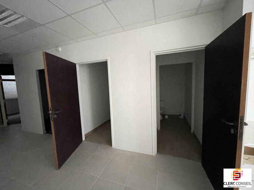 Location - Local commercial 133m² - Val-de-reuil