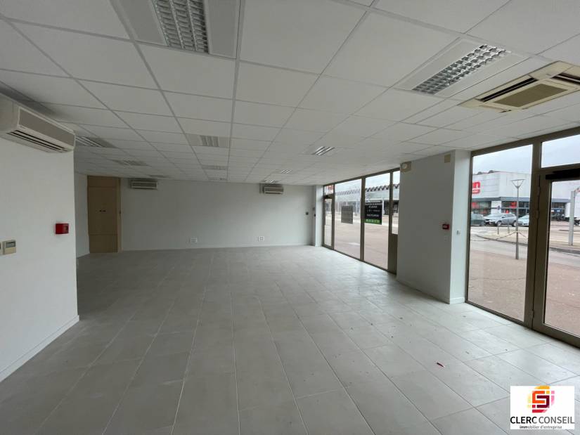Location - Local commercial 133m² - Val-de-reuil
