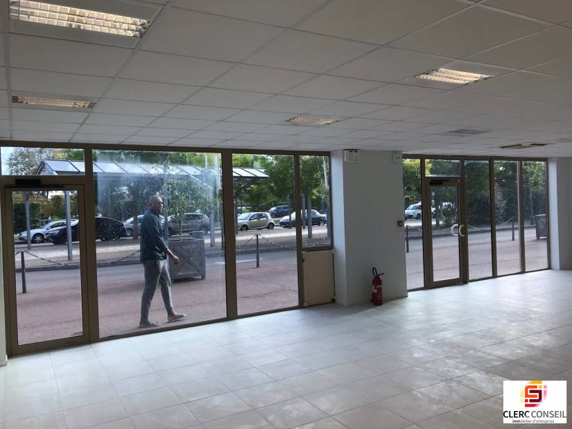Location - Local commercial 133m² - Val-de-reuil