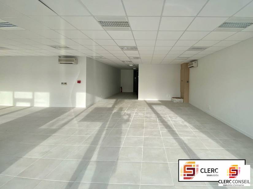 Location - Local commercial 133m² - Val-de-reuil