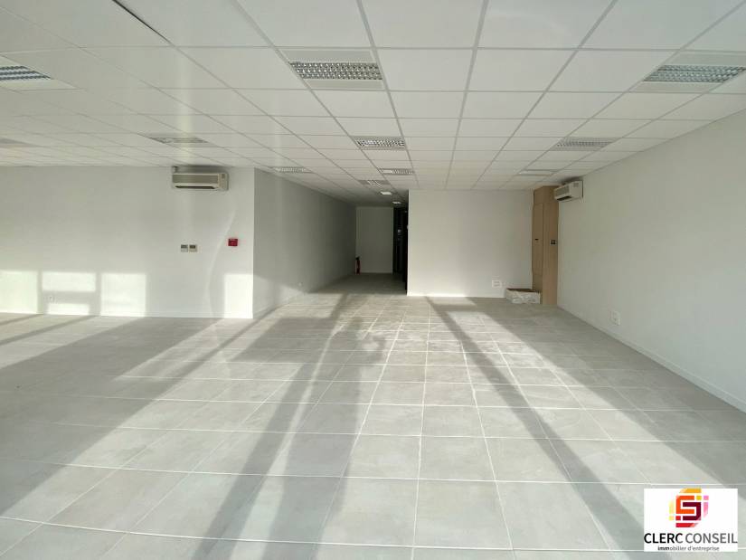 Location - Local commercial 133m² - Val-de-reuil