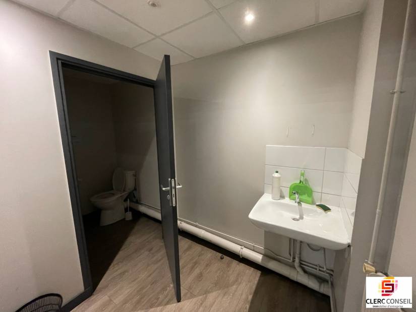 Location - Local d'activité 2080m² - Saint-Étienne-du-rouvray
