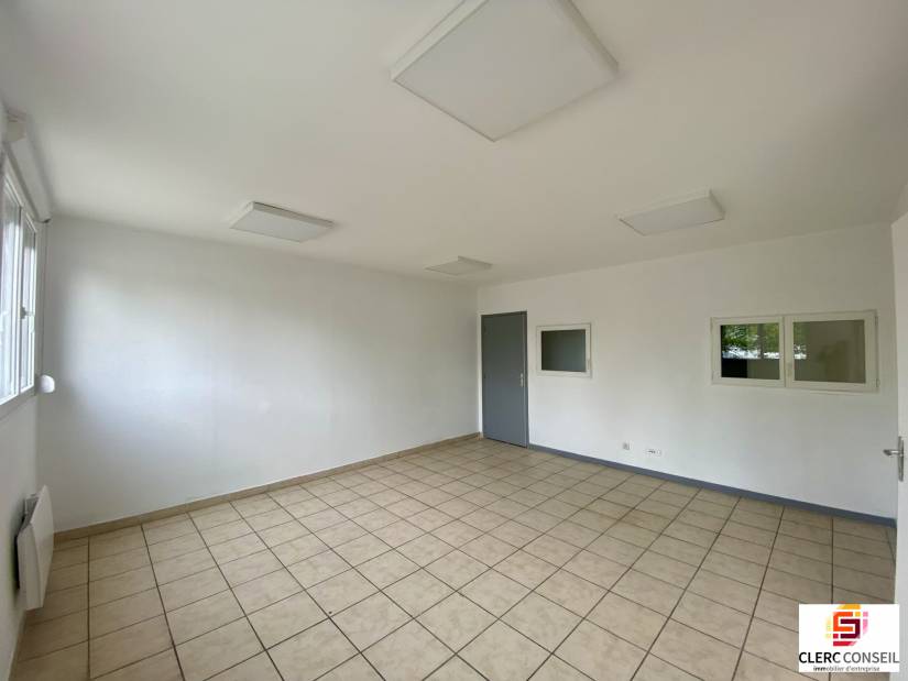 Location - Bureaux 108m² - Évreux