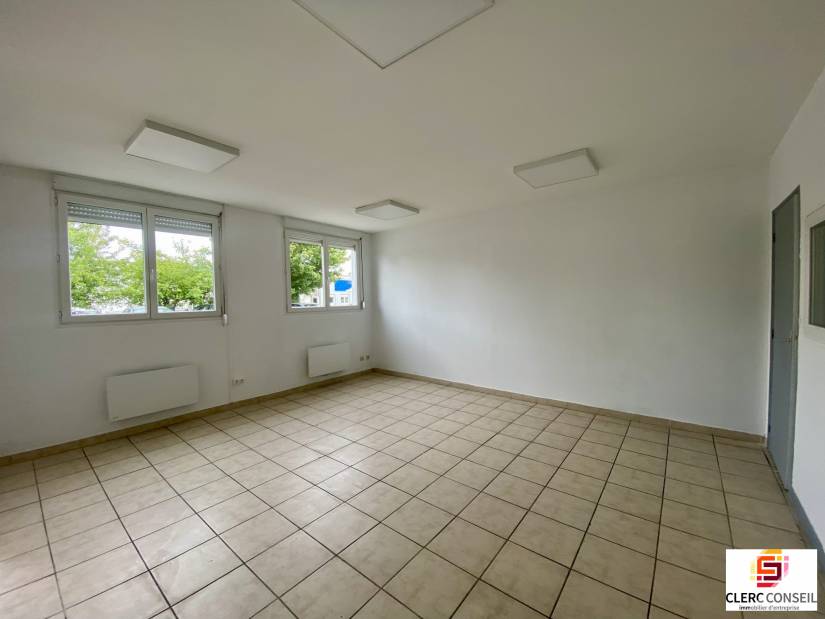 Location - Bureaux 108m² - Évreux