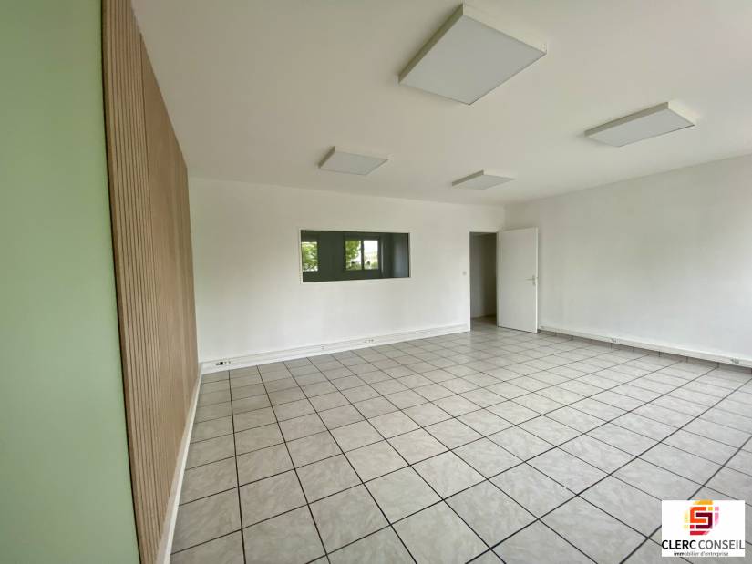 Location - Bureaux 108m² - Évreux