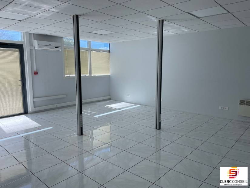 Location - Bureaux 102m² - Évreux