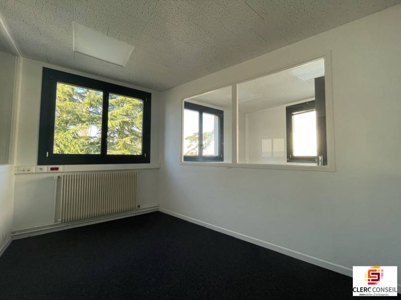 Location - Bureaux 150m² - Bihorel