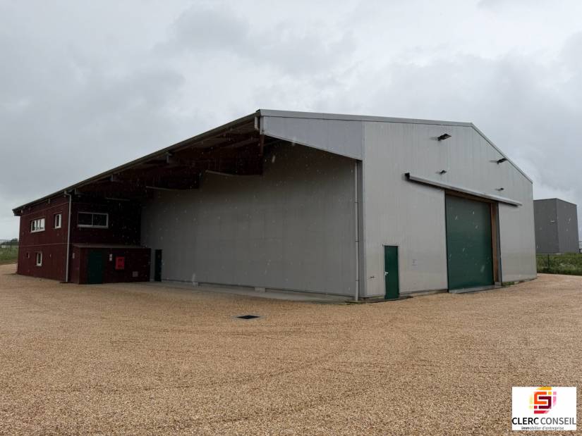 Location - Local d'activité 825m² - Eslettes