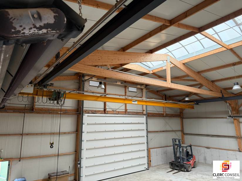 Location - Local d'activité 825m² - Eslettes