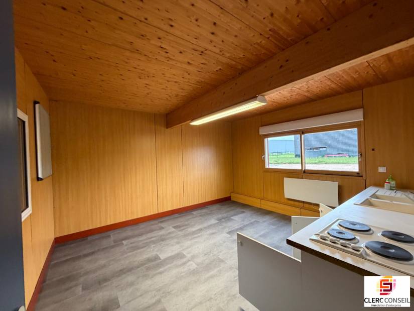 Location - Local d'activité 825m² - Eslettes