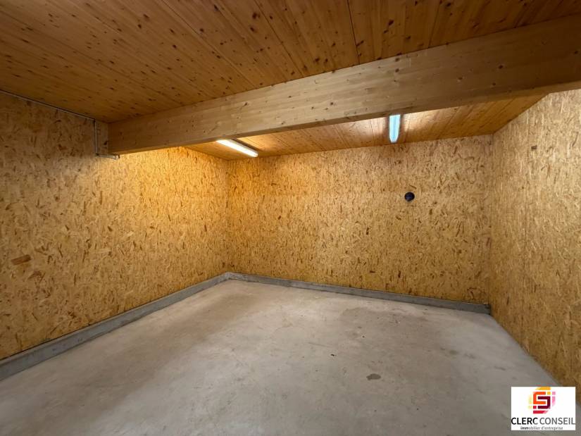 Location - Local d'activité 825m² - Eslettes