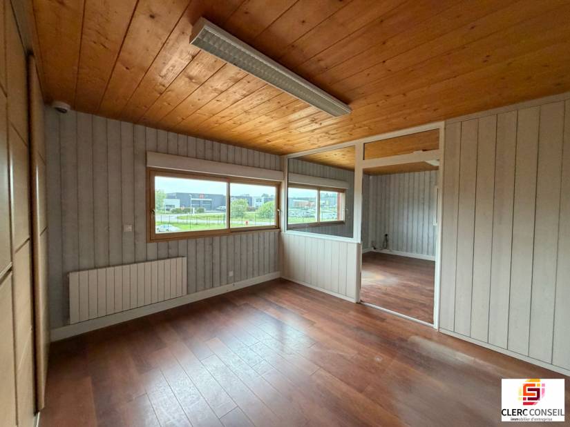 Location - Local d'activité 825m² - Eslettes